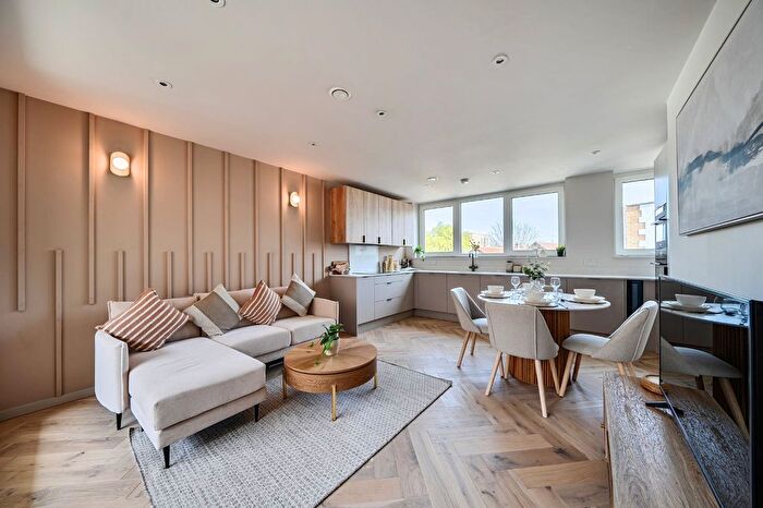 2 Bedroom Flat For Sale In Palmerston Road, Wimbledon, London, SW19
