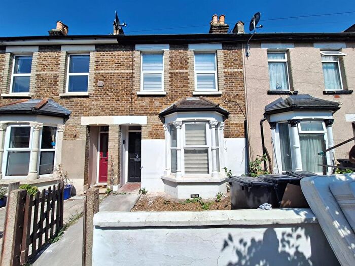 4 Bedroom Terraced House To Rent In Woodcroft Road, Thornton Heath, CR7