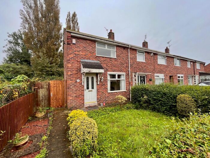 2 Bedroom Town House To Rent In Windle Hall Drive, St. Helens, WA10