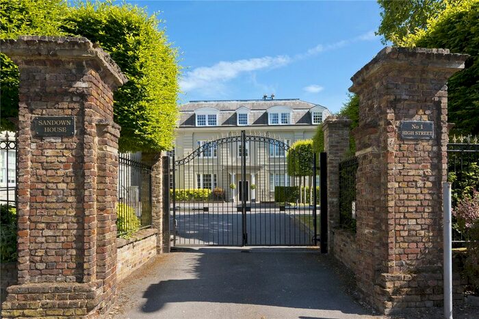 2 Bedroom Flat To Rent In Sandown House, High Street, Esher, Surrey, KT10