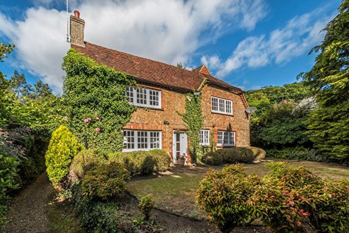 5 Bedroom Detached House For Sale In Puttenham Heath Road, Puttenham, Guildford, GU3