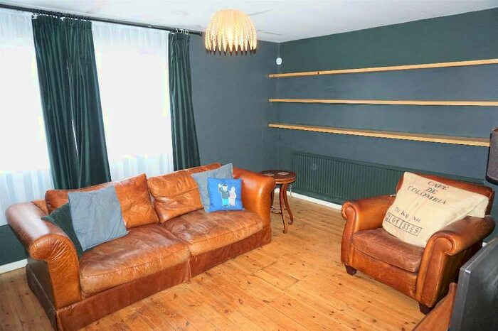 2 Bedroom Semi-Detached House To Rent In Kirkstone Avenue, Huddersfield, HD5