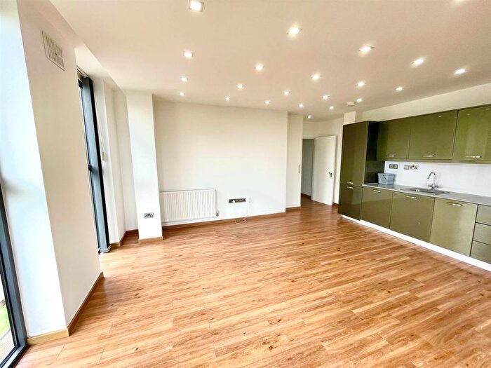1 Bedroom Flat To Rent In Bushmead Avenue, Bedford, MK40