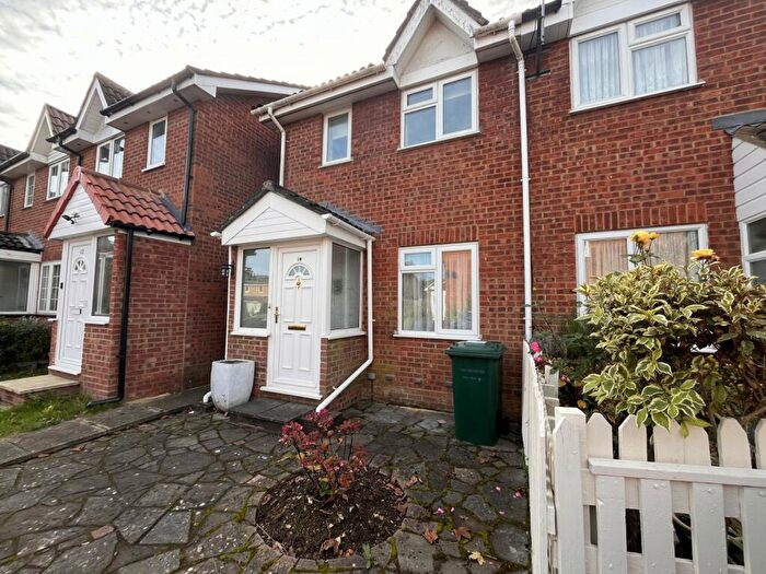 2 Bedroom House To Rent In Redwood Way, Barnet, EN5
