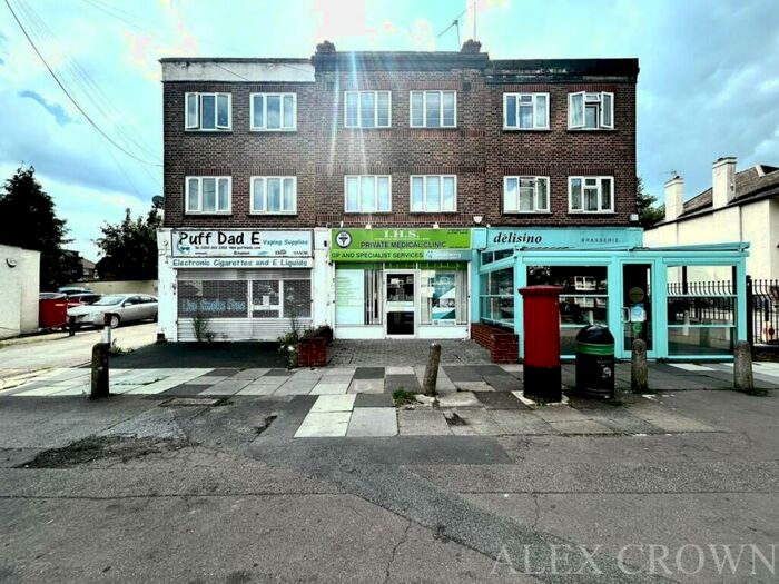 3 Bedroom Flat To Rent In Chase Side, Southgate, N14