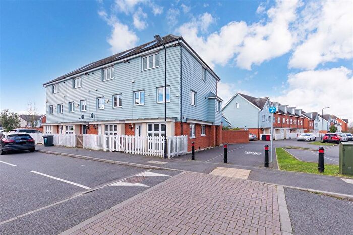 5 Bedroom End Terrace House For Sale In Eltham Avenue, Cippenham, SL1