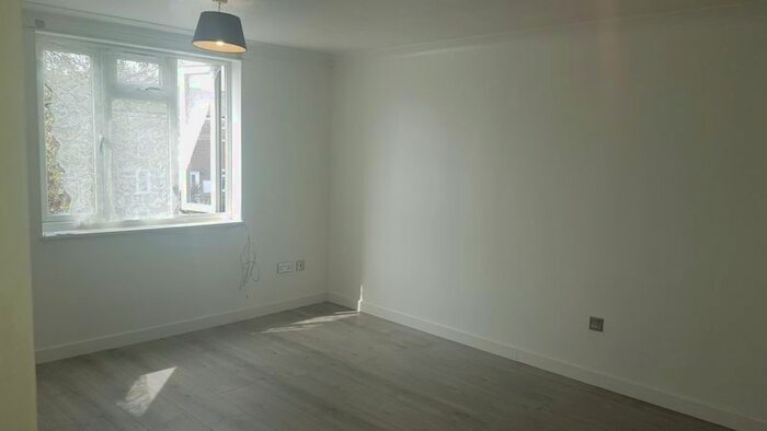 1 Bedroom Maisonette To Rent In East Road, Burnt Oak, Edgware, HA8