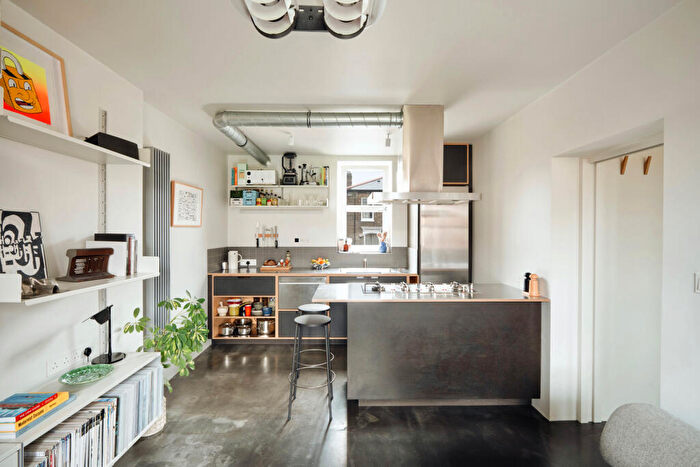 1 Bedroom Apartment For Sale In Mapledene Estate, London, E8