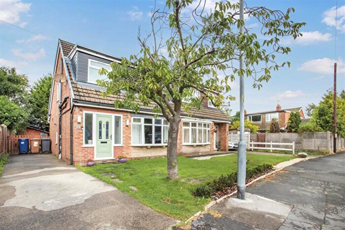 3 Bedroom Semi-Detached Bungalow For Sale In Hayfield Avenue, Hoghton, Preston, PR5