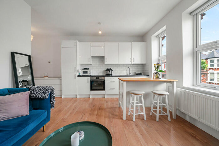 1 Bedroom Apartment To Rent In Ferme Park Road, N4