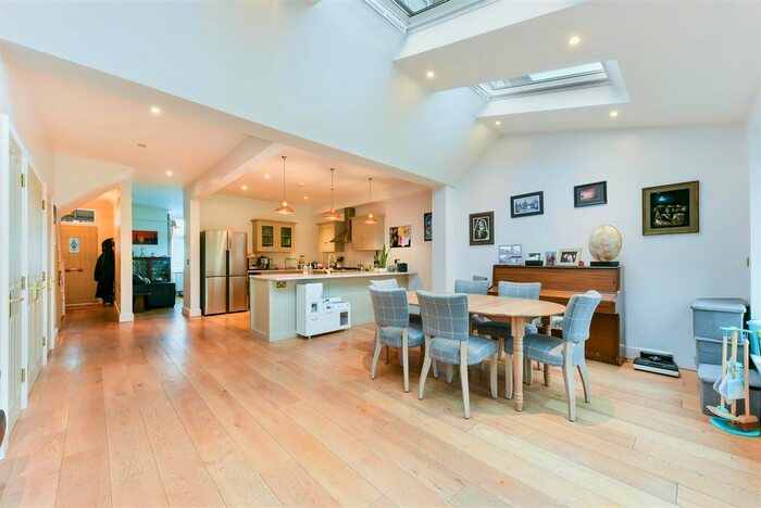 4 Bedroom Property To Rent In Poplar Road, London, SW19