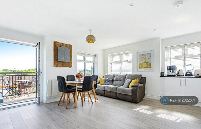 2 Bedroom Flat To Rent In Sherpa House, Hemel Hempstead, HP2