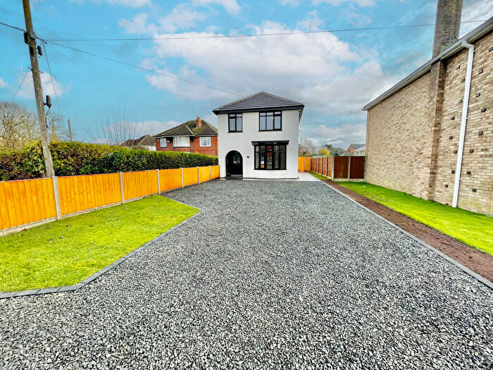 4 Bedroom Detached House For Sale In Broad Lane, Moulton, PE12