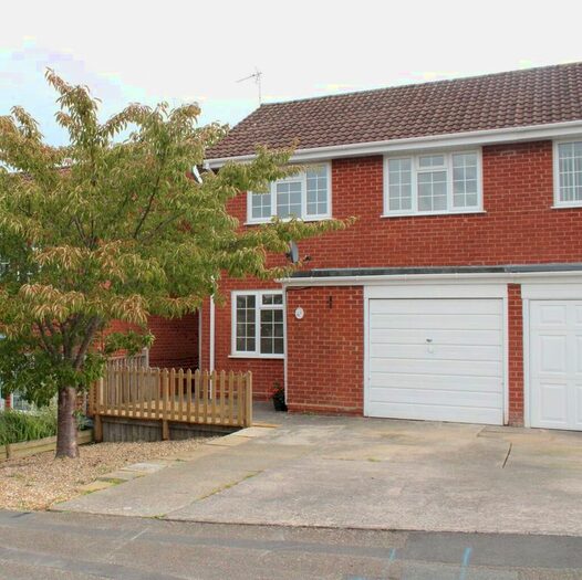 3 Bedroom Semi-Detached House To Rent In Chestnut Drive, Yeovil, BA20