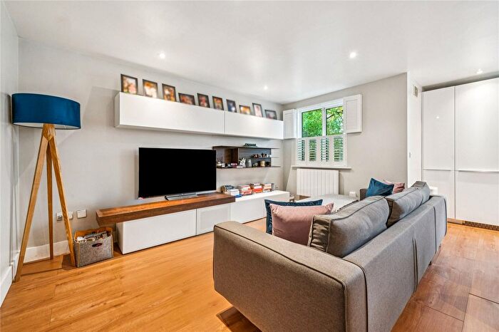 2 Bedroom Flat For Sale In Penwith Road, SW18