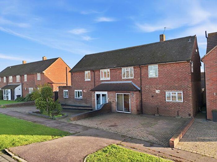 3 Bedroom Semi-Detached House For Sale In Thaxted Way, Waltham Abbey, EN9