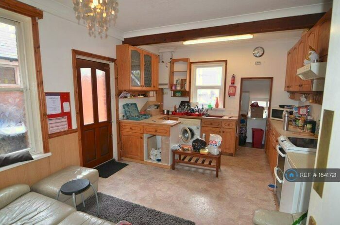 6 Bedroom Semi-Detached House To Rent In Talbot Road, Bournemouth, BH9