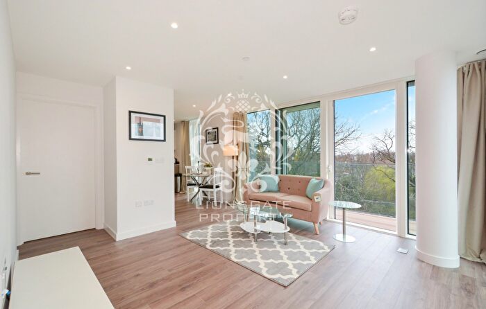 1 Bedroom Apartment For Sale In Newnton Close, London, N4