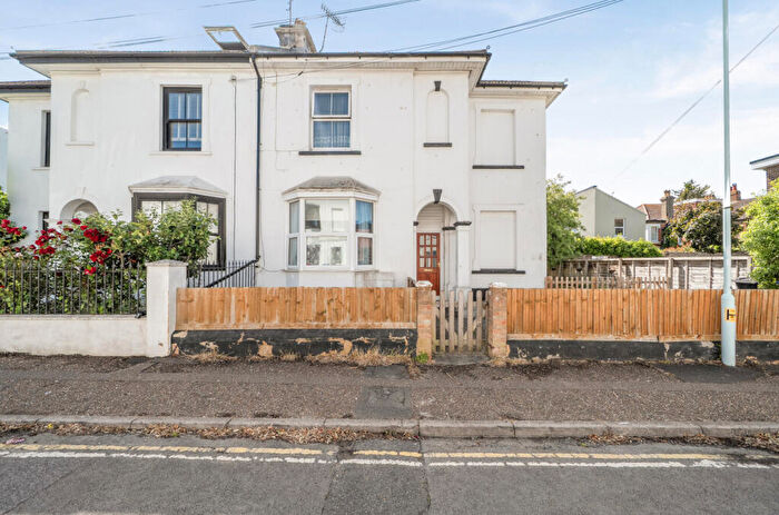 2 Bedroom Flat To Rent In Hertford Road, Worthing, West Sussex, BN11
