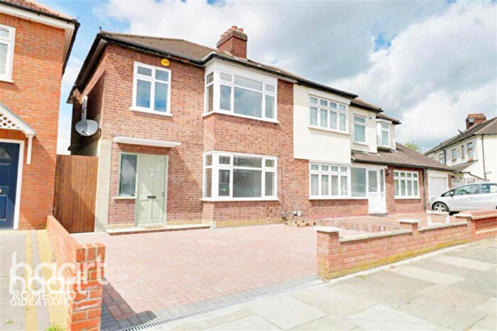 3 Bedroom Semi Detached House For Sale In Stanley Avenue, Gidea Park, RM2