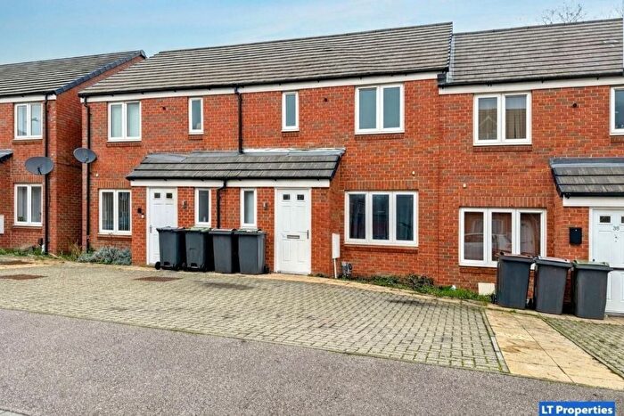 3 Bedroom Semi Detached House To Rent In Gardenia Avenue, Luton, LU3