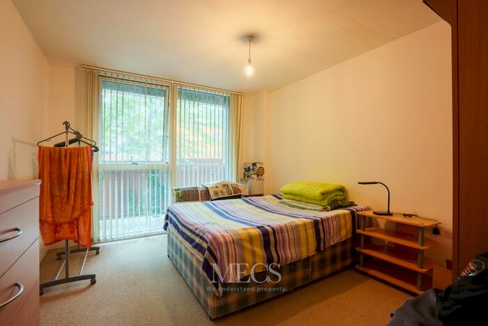 1 Bedroom Flat For Sale In Longleat Avenue, Birmingham, West Midlands, B15