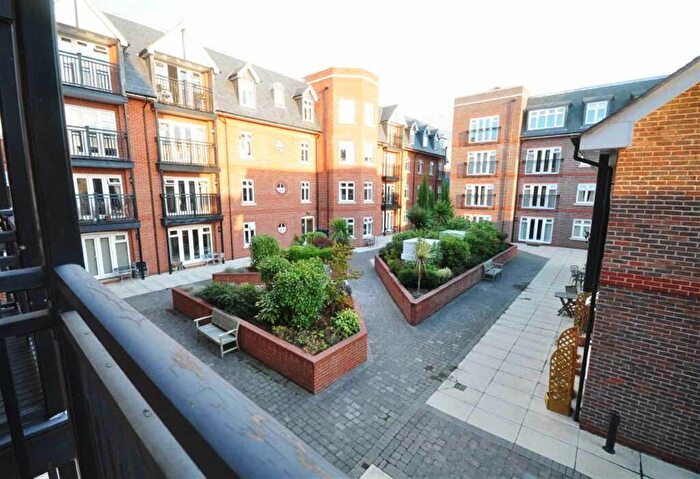 1 Bedroom Flat For Sale In Leatherhead, KT22