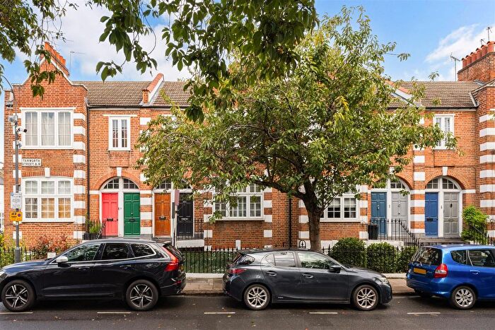 2 Bedroom Flat For Sale In Tamworth Street, Fulham, SW6