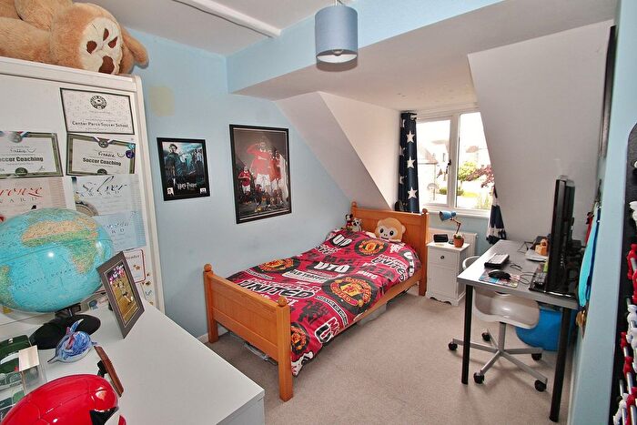 3 Bedroom End Terrace House For Sale In Ralegh Crescent, Witney, OX28