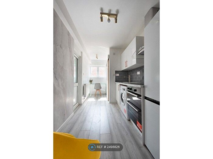 Studio To Rent In Bourne Road, Cambridge, CB4