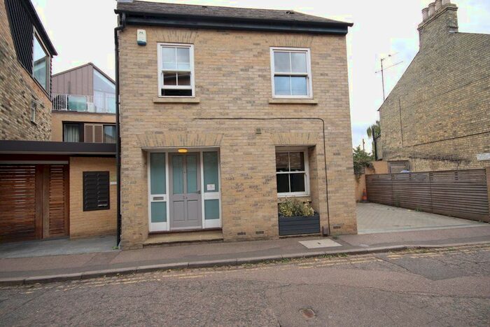 3 Bedroom Property To Rent In Boathouse Court, Trafalgar Road, Cambridge, CB4