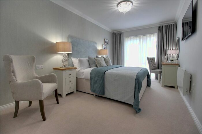 2 Bedroom Flat For Sale In Crookham Road, Fleet, GU51