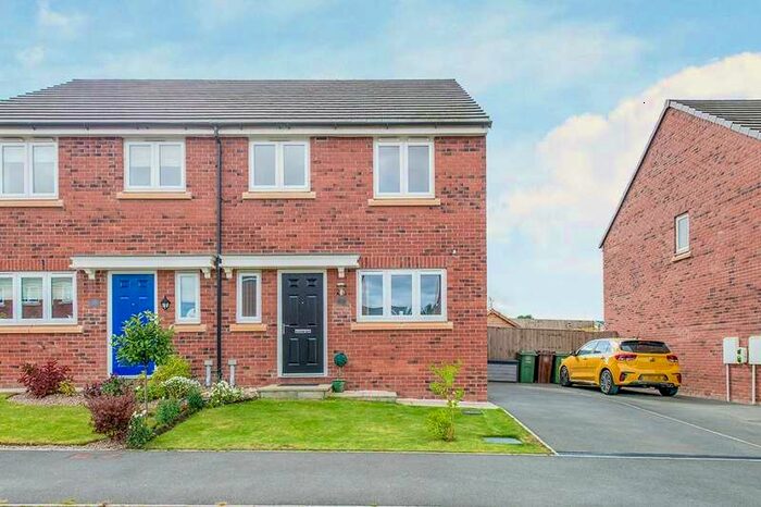 3 Bedroom Semi-Detached House To Rent In Haydock Avenue, Castleford, West Yorkshire, WF10