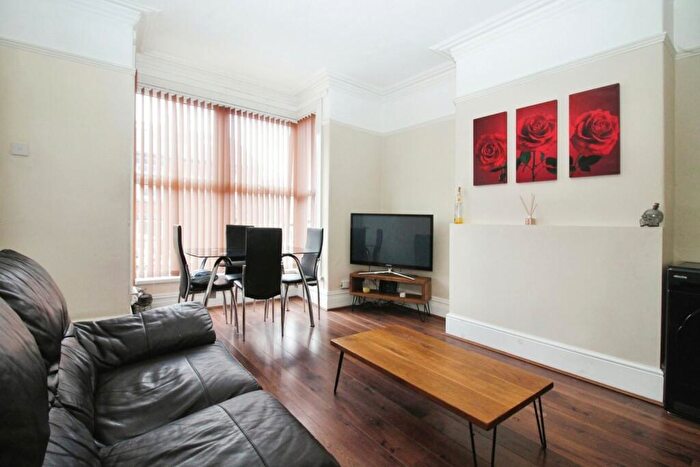 1 Bedroom Terraced House To Rent In Trelawn Terrace, Headingley, Leeds, West Yorkshire, LS6