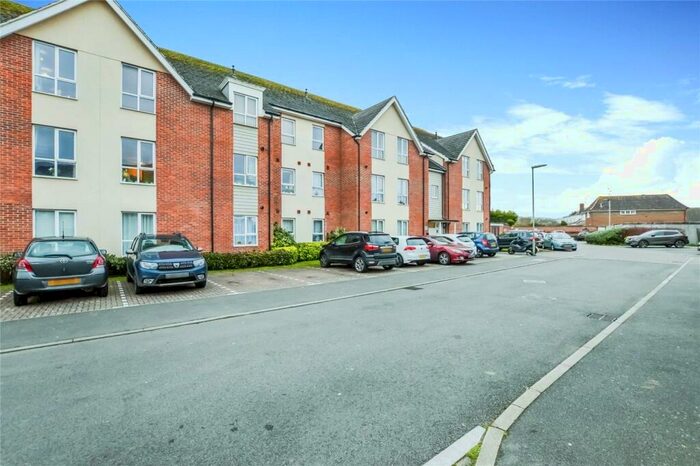 2 Bedroom Apartment To Rent In Harrow Close, Addlestone, Surrey, KT15