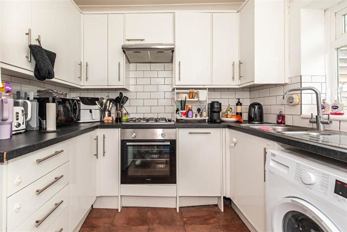 3 Bedroom Flat To Rent In Milner Road, Brighton, BN2