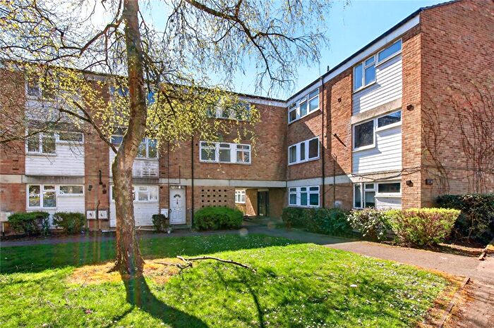 2 Bedroom Apartment For Sale In Lydbury, Bracknell, Berkshire, RG12
