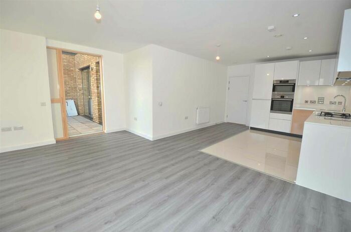 2 Bedroom Flat To Rent In Morphou Road, London, NW7