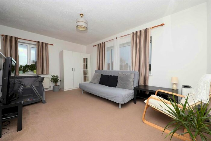 1 Bedroom Flat To Rent In Jubilee Drive, Ruislip, HA4