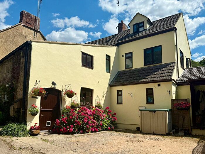 3 Bedroom Character Property For Sale In Park Lane, Stancombe, Dursley, GL11