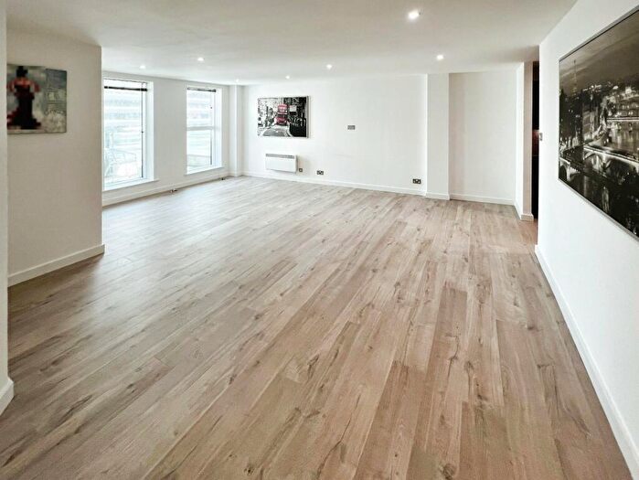 2 Bedroom Flat To Rent In Park House Apartments, Park Row, Leeds, West Yorkshire, LS1