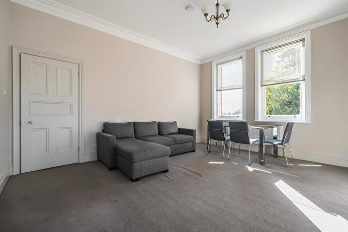 2 Bedroom Apartment To Rent In Bath Road, Reading, RG1