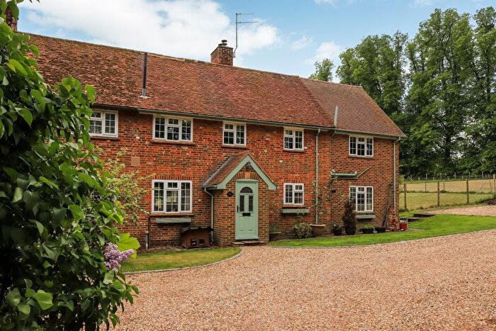 3 Bedroom Semi Detached House To Rent In Hackwood Park, Basingstoke, RG25