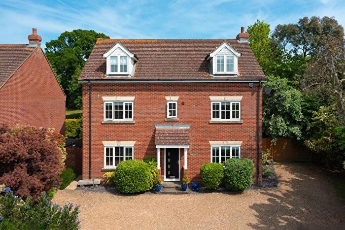 5 Bedroom Detached House For Sale In Tudor Farm Close, Kingsnorth, TN23