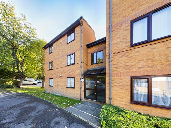 1 Bedroom Flat To Rent In Knaves Hollow, Wooburn Moor, High Wycombe, HP10