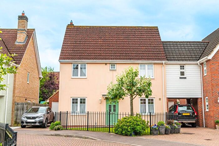 3 Bedroom Link Detached House For Sale In Birch Road, Dunmow, CM6