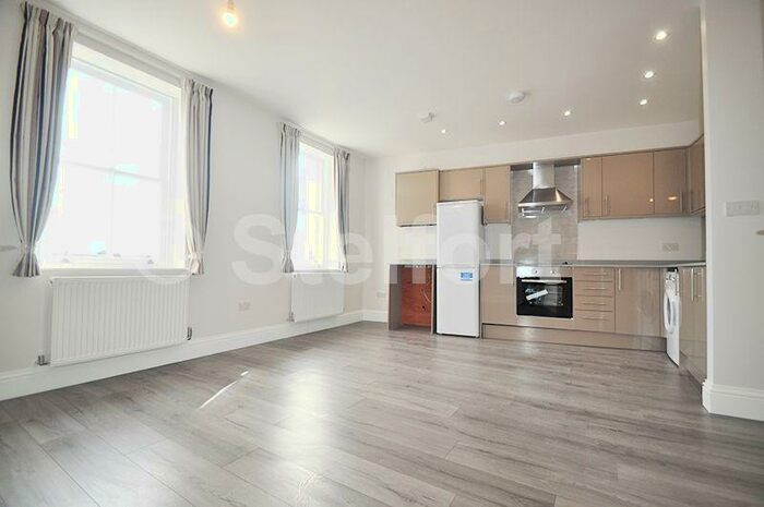 2 Bedroom Apartment To Rent In Junction Road, London, N19