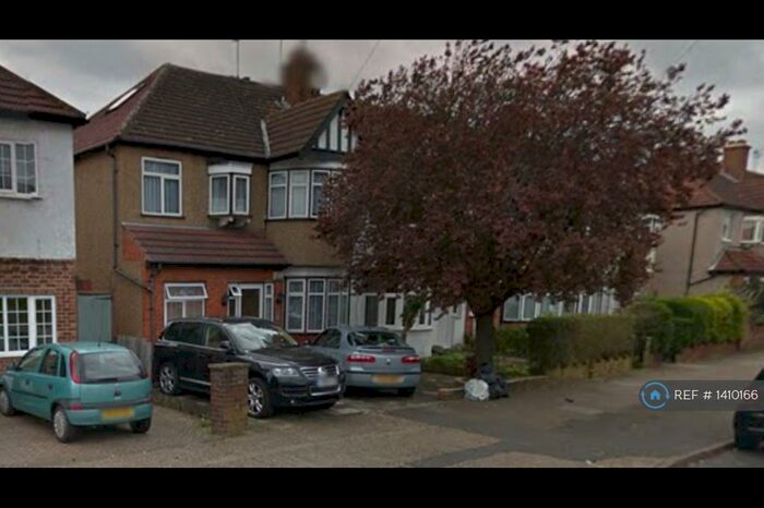 Studio To Rent In Victoria Road, Ruislip, HA4