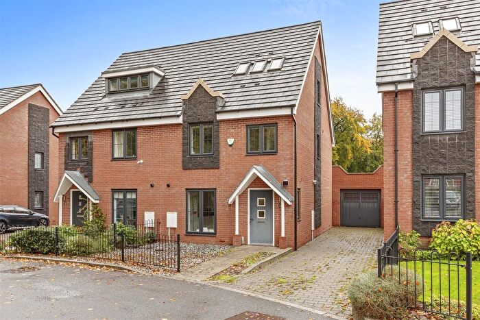 4 Bedroom Semi-Detached House For Sale In Trinity Circle, High Wycombe, HP11