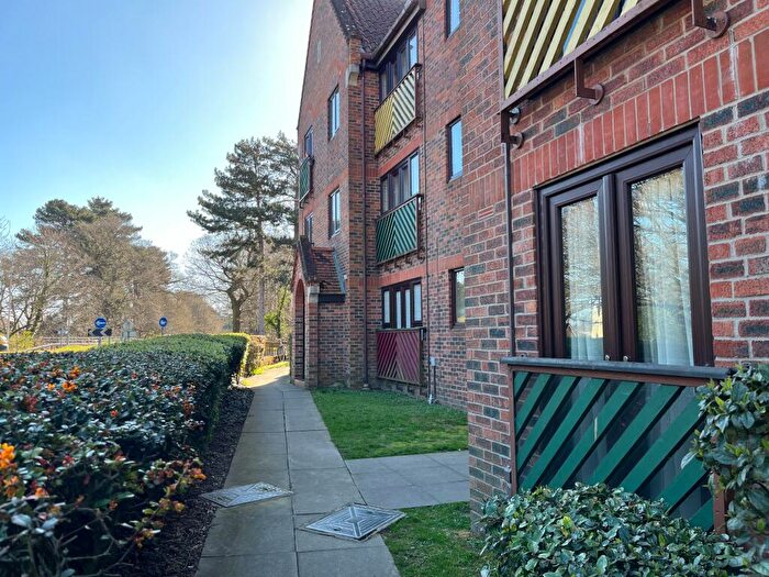2 Bedroom Flat To Rent In Tynedale Square, Highwoods, Colchester, CO4